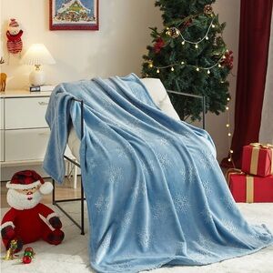 Holiday Time Light Blue Snowflake Blanket 50in x 70in